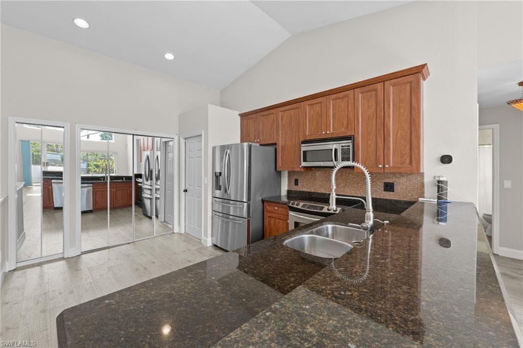 12211 Eagle Pointe CIR-16