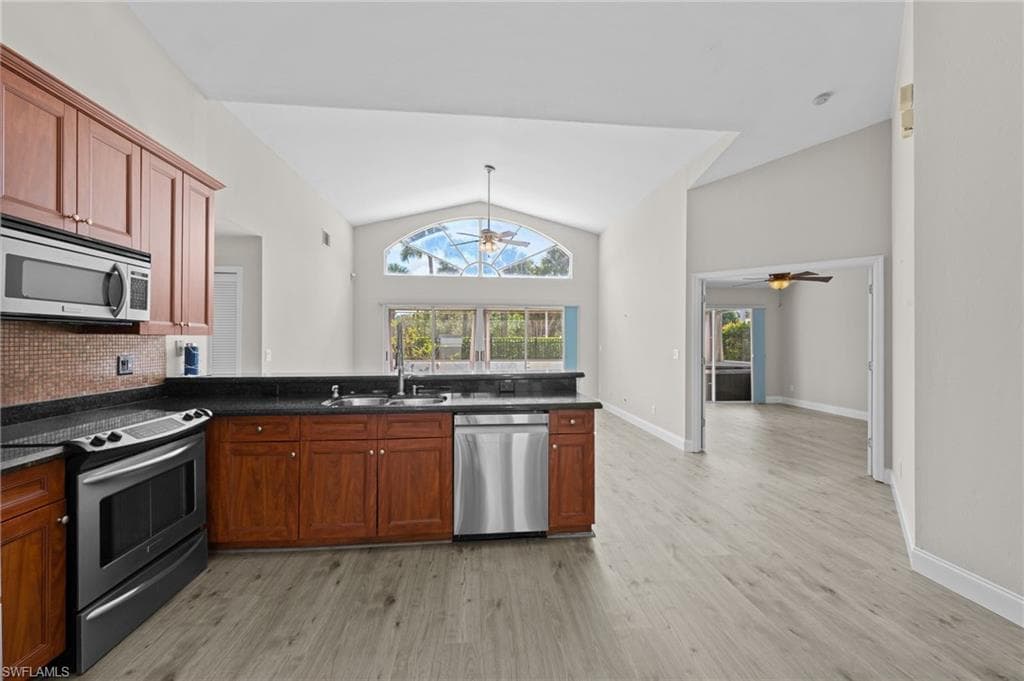 12211 Eagle Pointe CIR-15