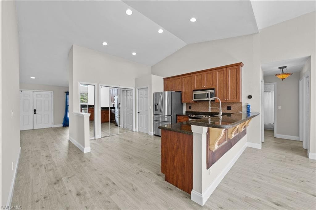 12211 Eagle Pointe CIR-11