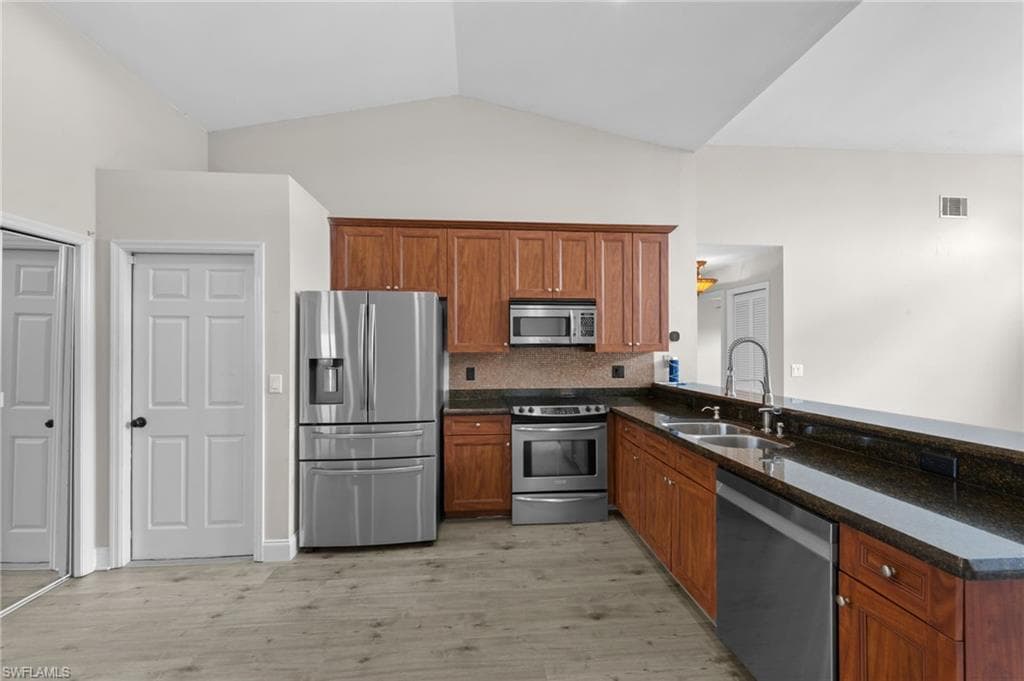 12211 Eagle Pointe CIR-14
