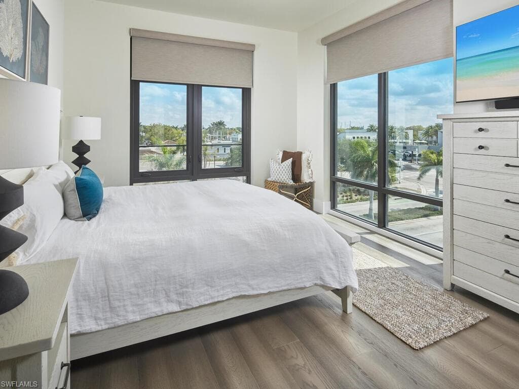 850 Central AVE # 301, OTHER FL 34102-12