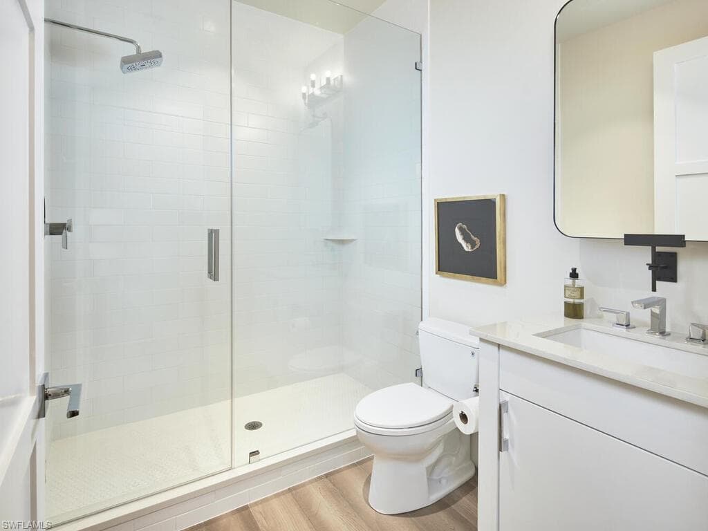 850 Central AVE # 301, OTHER FL 34102-15