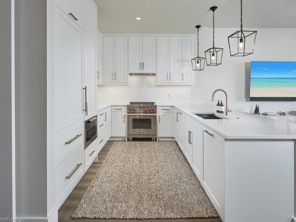 850 Central AVE # 301, OTHER FL 34102-11