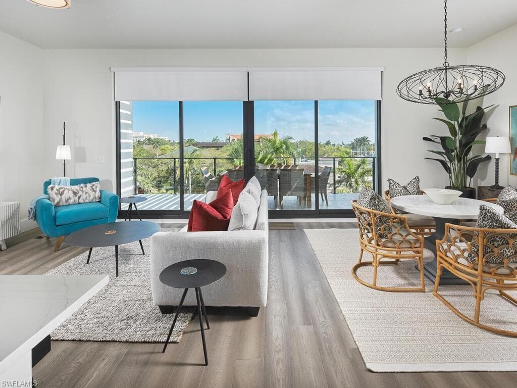 850 Central AVE # 301, OTHER FL 34102-4