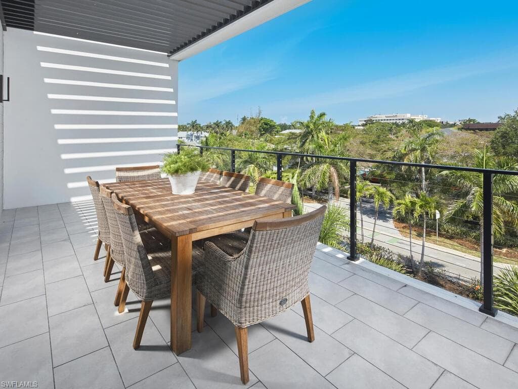 850 Central AVE # 301, OTHER FL 34102-18