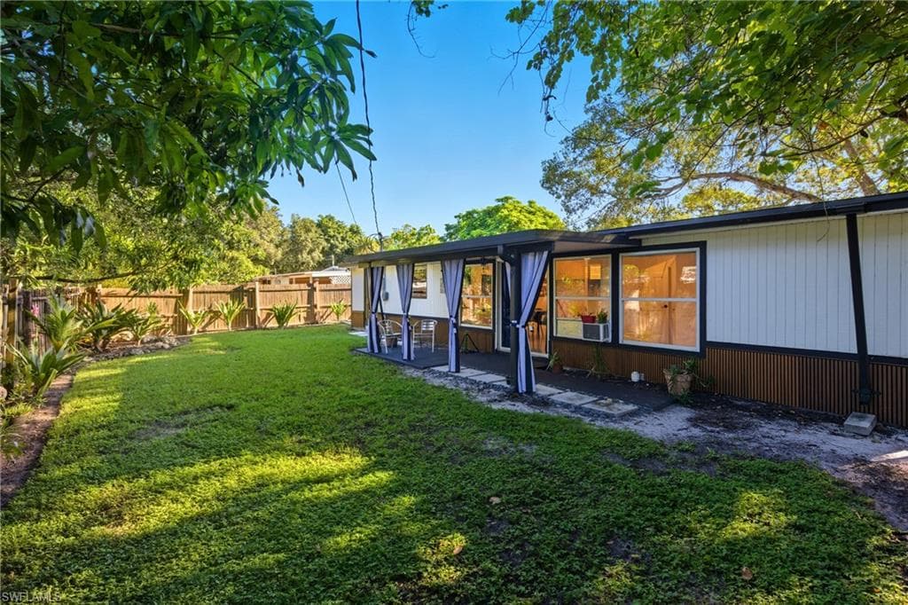 1280 Pine ST, NAPLES FL 34104-1