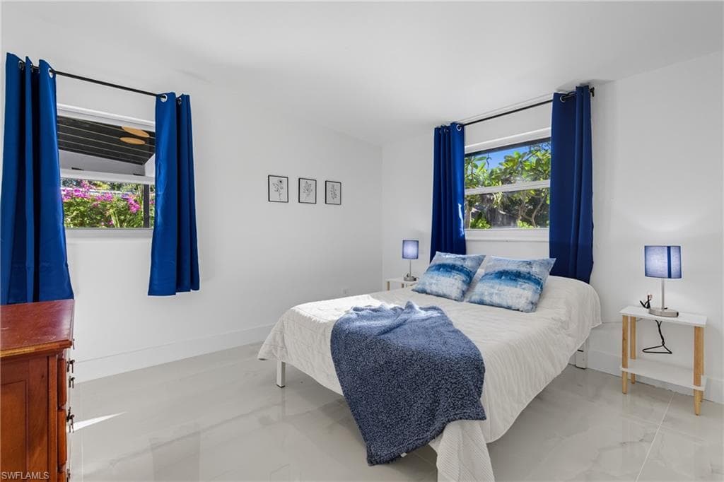 1280 Pine ST, NAPLES FL 34104-5