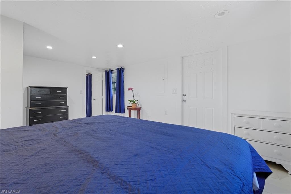 1280 Pine ST, NAPLES FL 34104-27