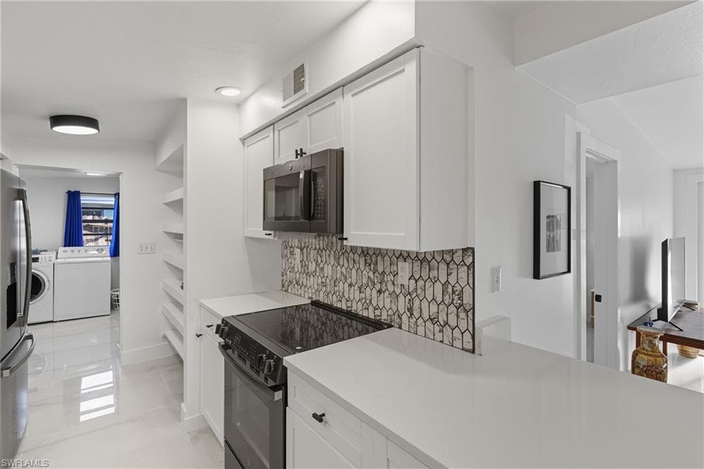 1280 Pine ST, NAPLES FL 34104-23