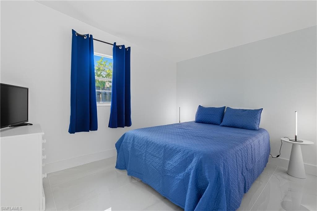 1280 Pine ST, NAPLES FL 34104-14