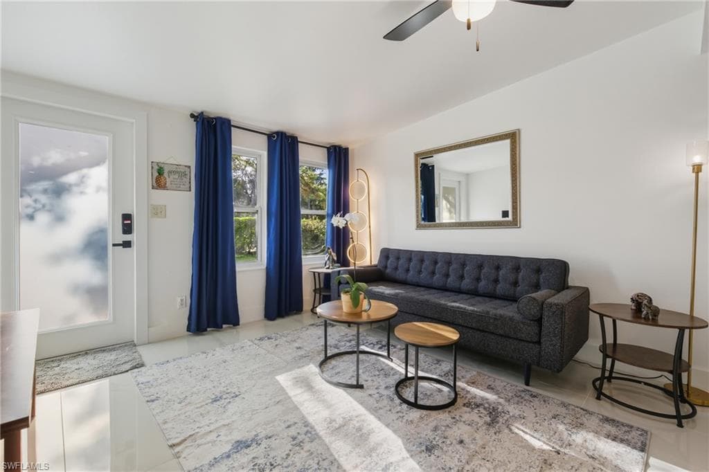 1280 Pine ST, NAPLES FL 34104-3