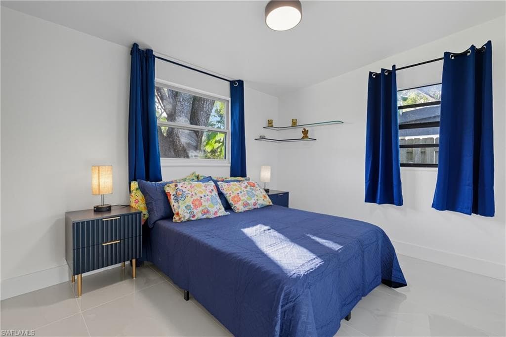 1280 Pine ST, NAPLES FL 34104-20