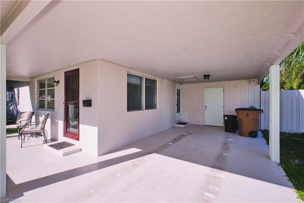 372 Altamont AVE, FORT MYERS FL 33905-17