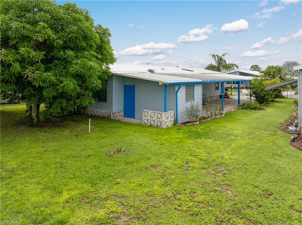 9266 Desoto DR, NORTH FORT MYERS FL 33903-27