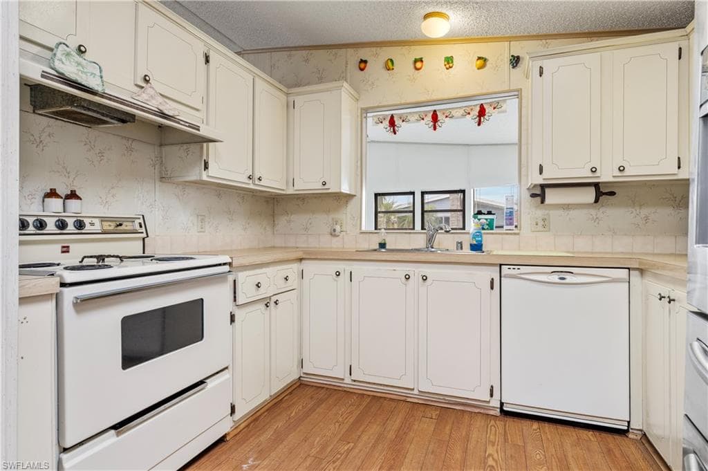 9266 Desoto DR, NORTH FORT MYERS FL 33903-8