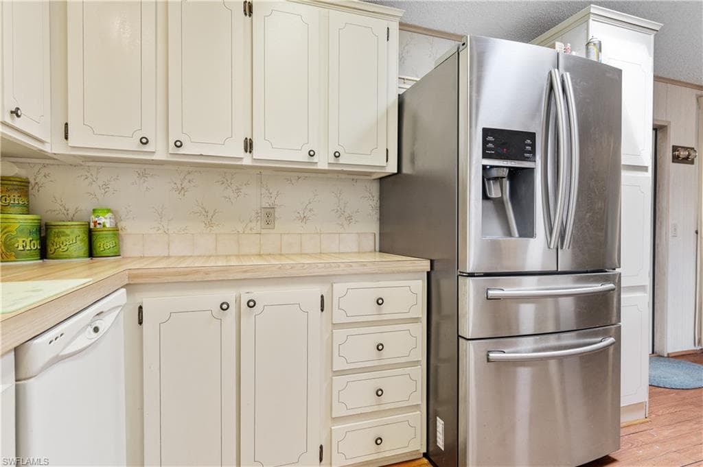 9266 Desoto DR, NORTH FORT MYERS FL 33903-9