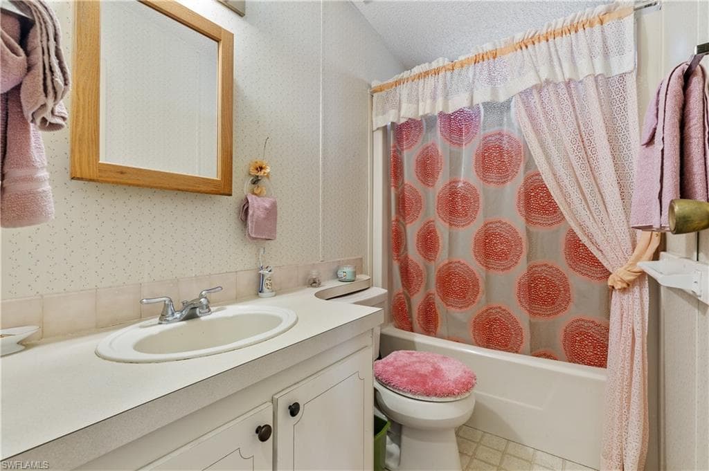 9266 Desoto DR, NORTH FORT MYERS FL 33903-18
