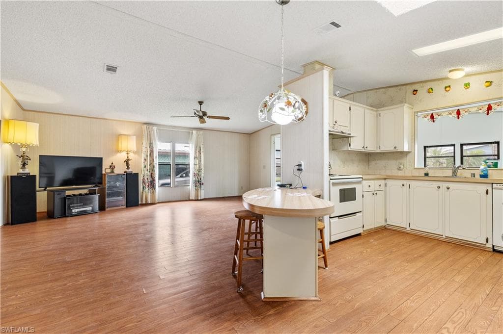 9266 Desoto DR, NORTH FORT MYERS FL 33903-3
