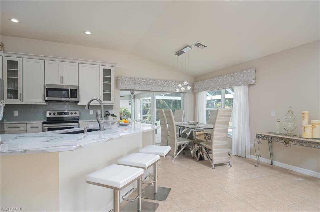 2250 Grove DR, NAPLES FL 34120-6