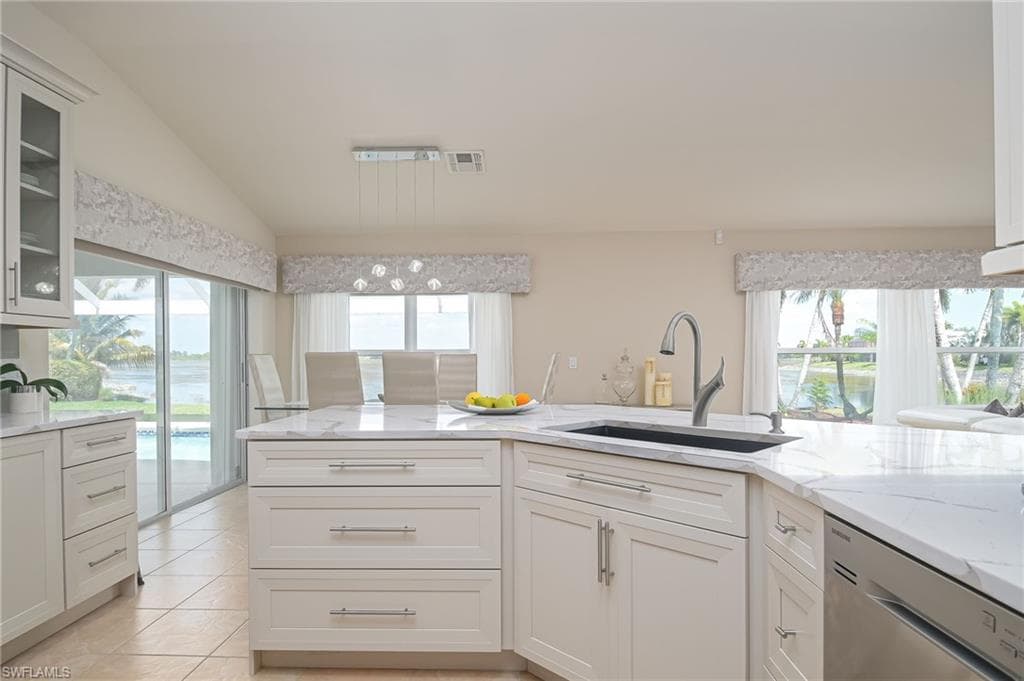 2250 Grove DR, NAPLES FL 34120-9