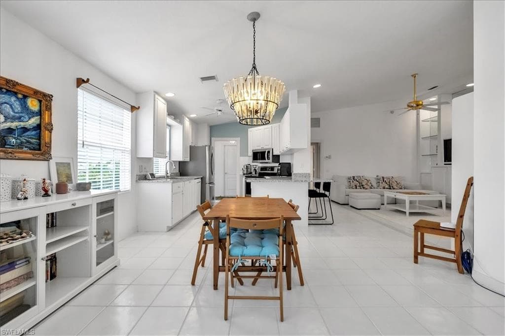 4055 Los Altos CT, NAPLES FL 34109-19