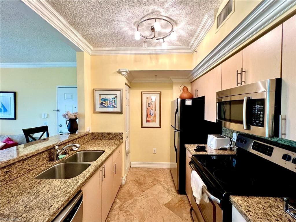 1210 Reserve WAY # 204, NAPLES FL 34105-12