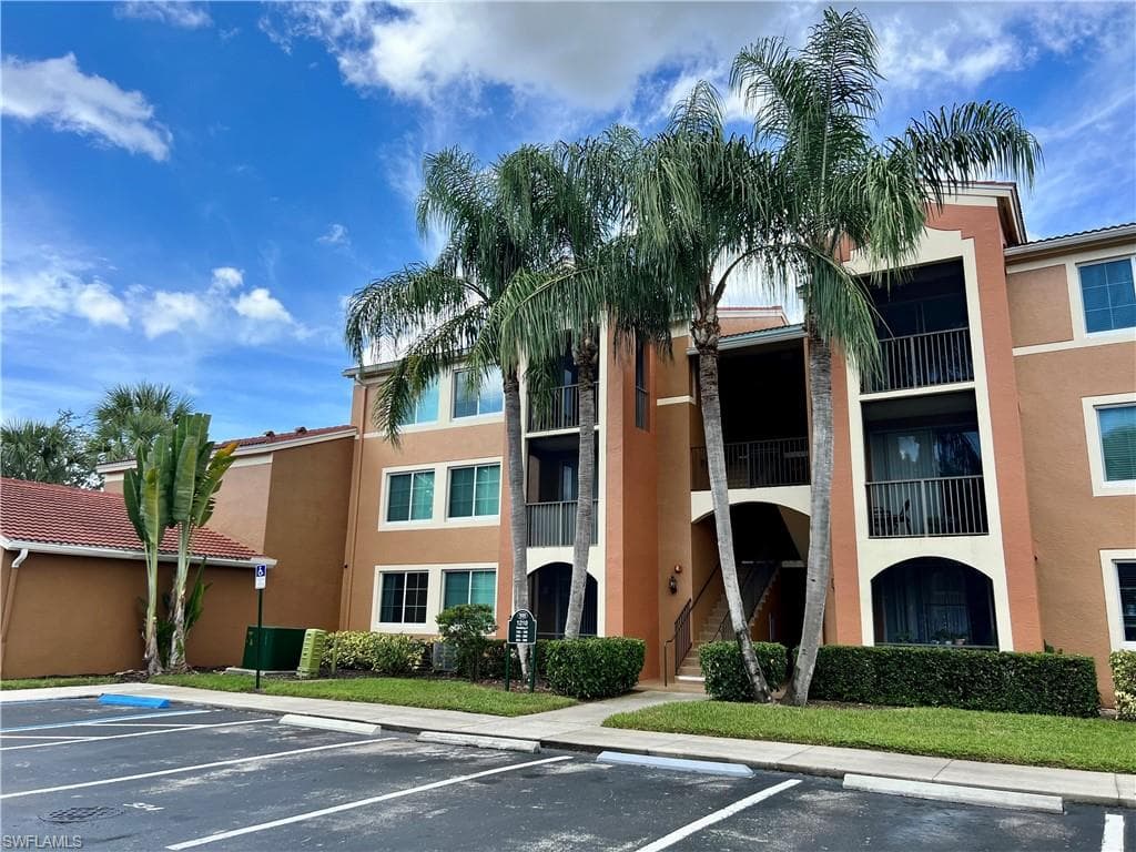 1210 Reserve WAY # 204, NAPLES FL 34105-25