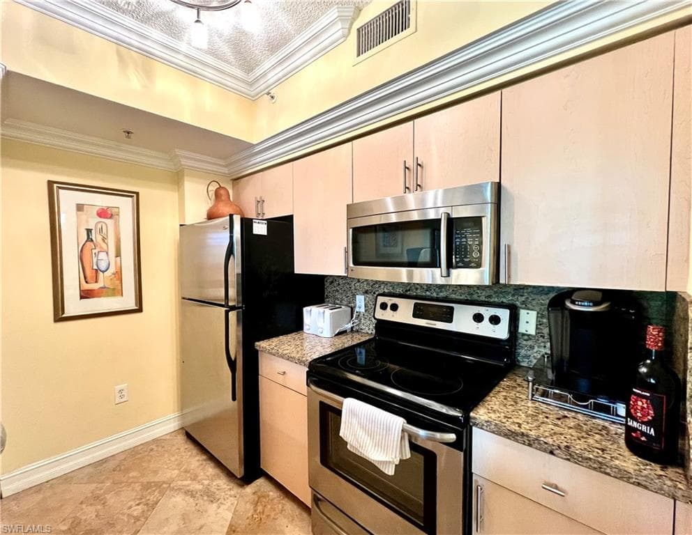 1210 Reserve WAY # 204, NAPLES FL 34105-8