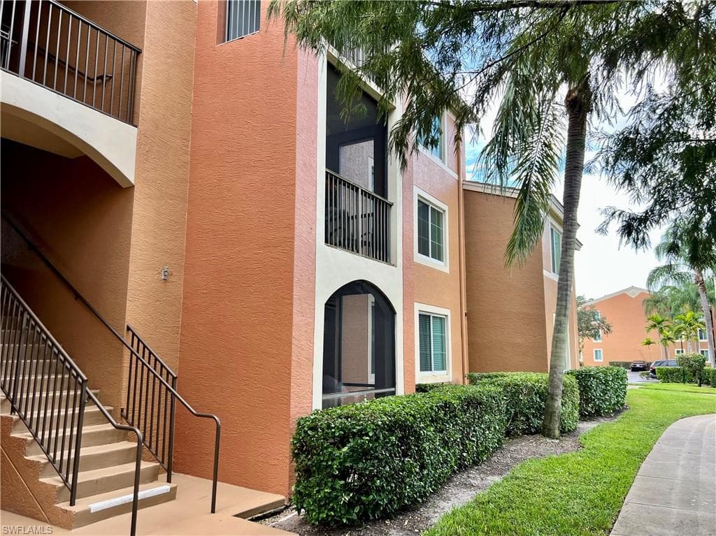 1210 Reserve WAY # 204, NAPLES FL 34105-30