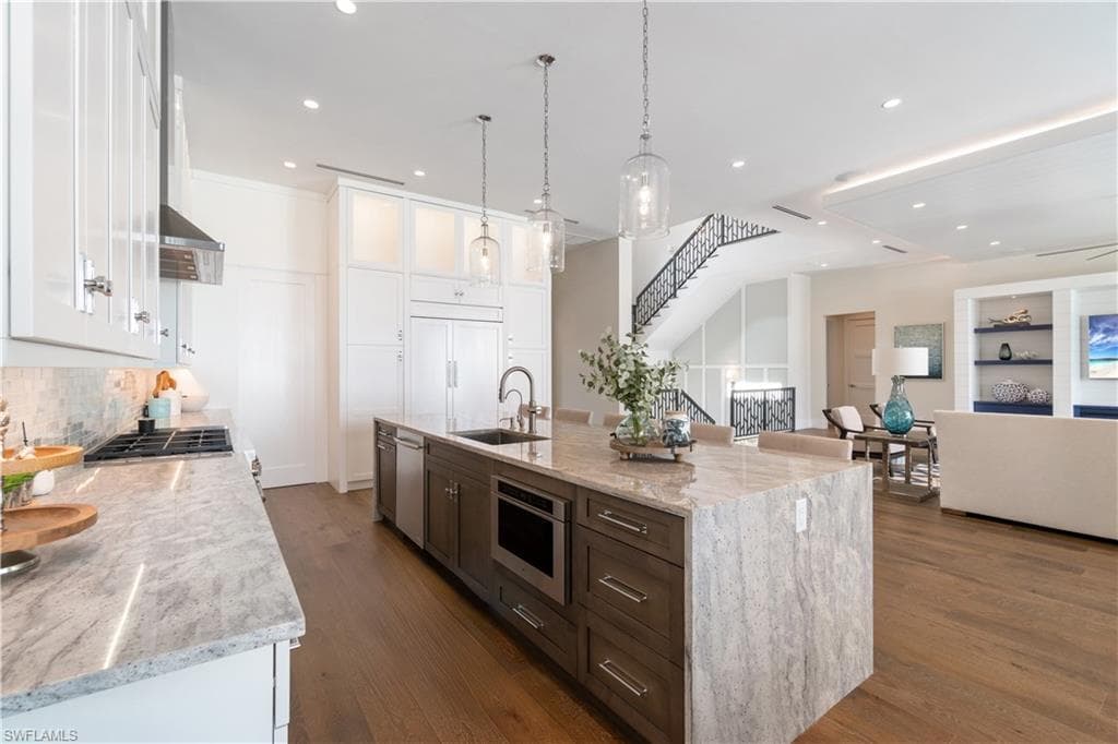 160 Little Carlos LN, FORT MYERS BEACH FL 33931-8