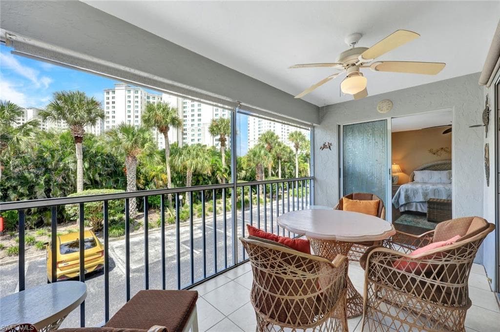 509 Roma CT # 202, NAPLES FL 34110-15