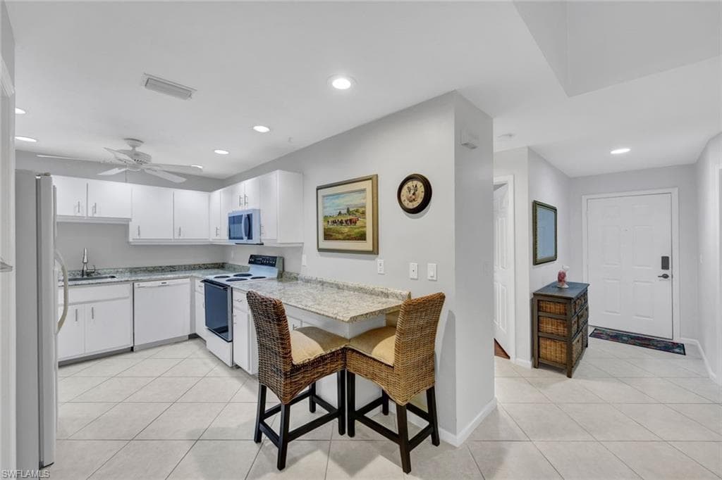 509 Roma CT # 202, NAPLES FL 34110-3