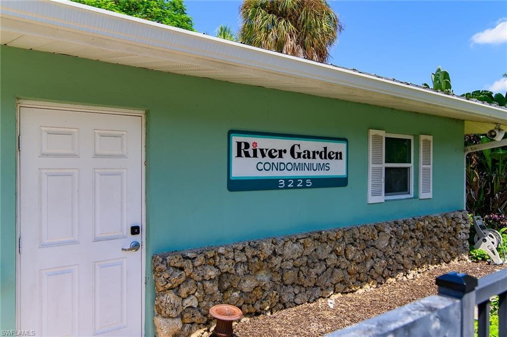 3225 E Riverside DR, FORT MYERS FL 33916-15