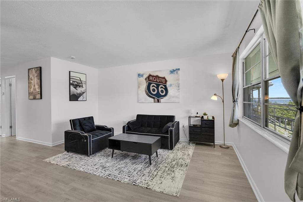 3225 E Riverside DR, FORT MYERS FL 33916-2