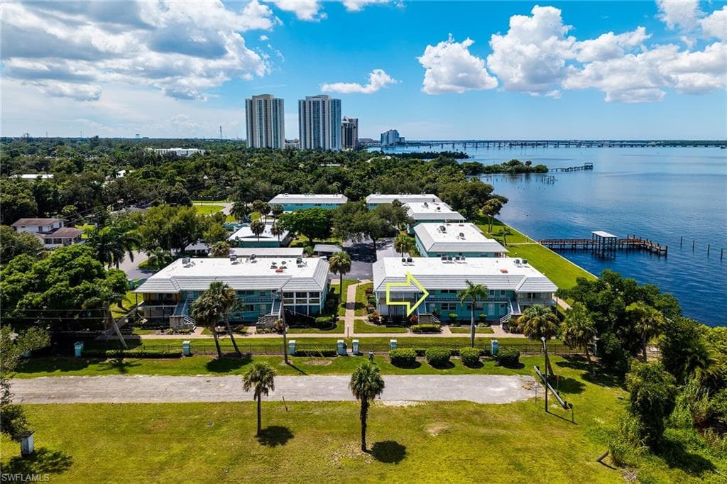 3225 E Riverside DR, FORT MYERS FL 33916-32