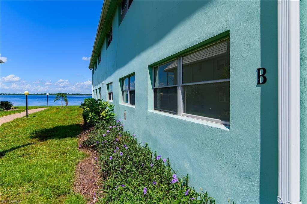 3225 E Riverside DR, FORT MYERS FL 33916-17