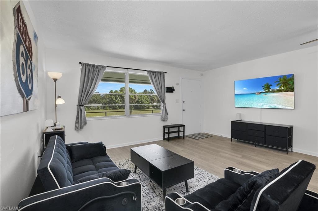 3225 E Riverside DR, FORT MYERS FL 33916-3