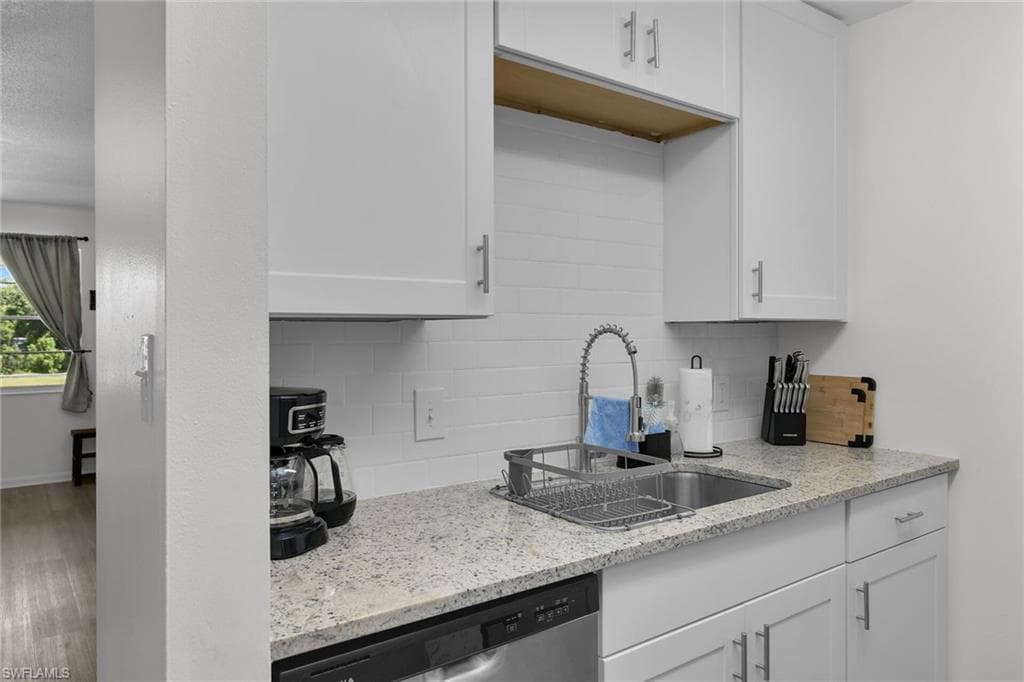 3225 E Riverside DR, FORT MYERS FL 33916-7