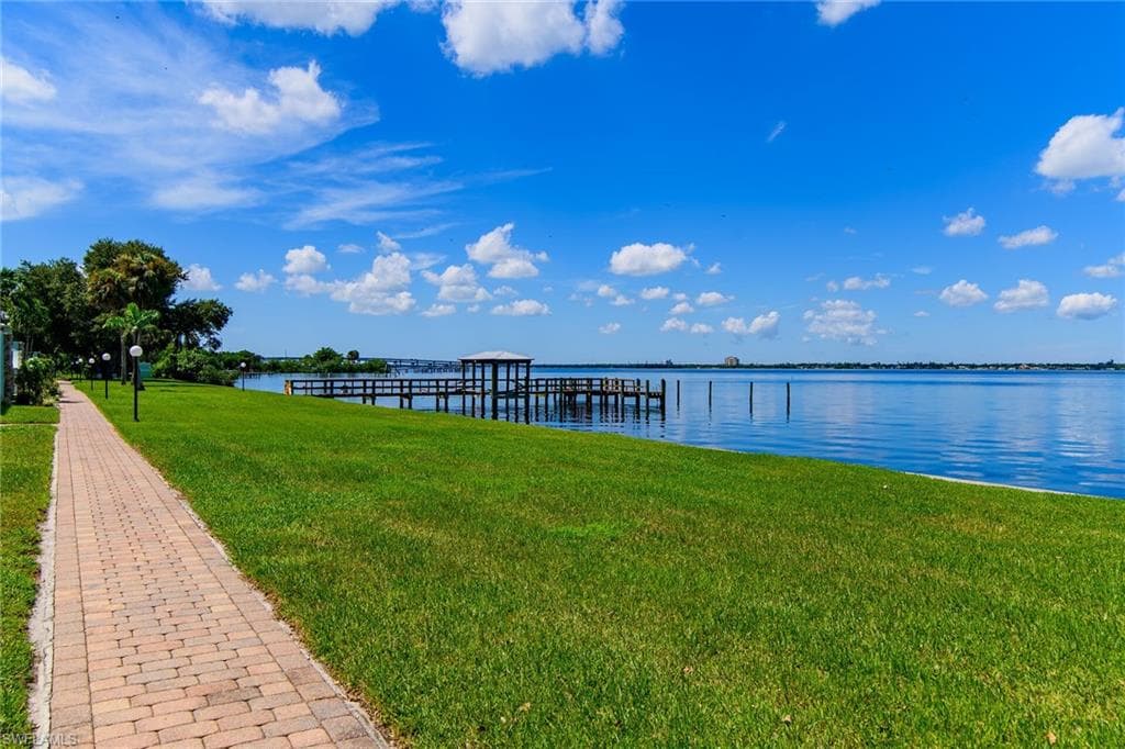 3225 E Riverside DR, FORT MYERS FL 33916-20