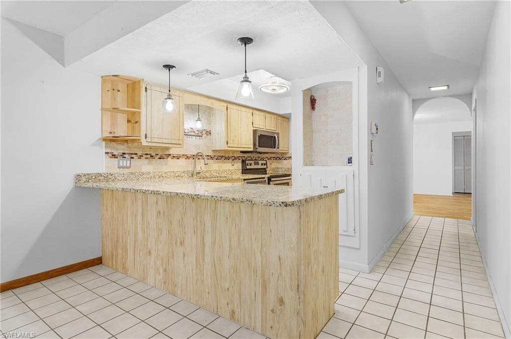 1907 SE 40th TER # 102, CAPE CORAL FL 33904-9