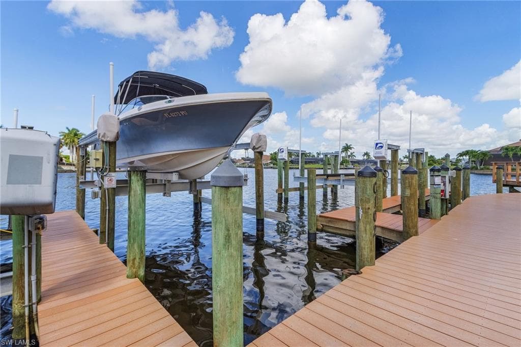 1907 SE 40th TER # 102, CAPE CORAL FL 33904-32