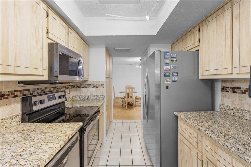 1907 SE 40th TER # 102, CAPE CORAL FL 33904-10