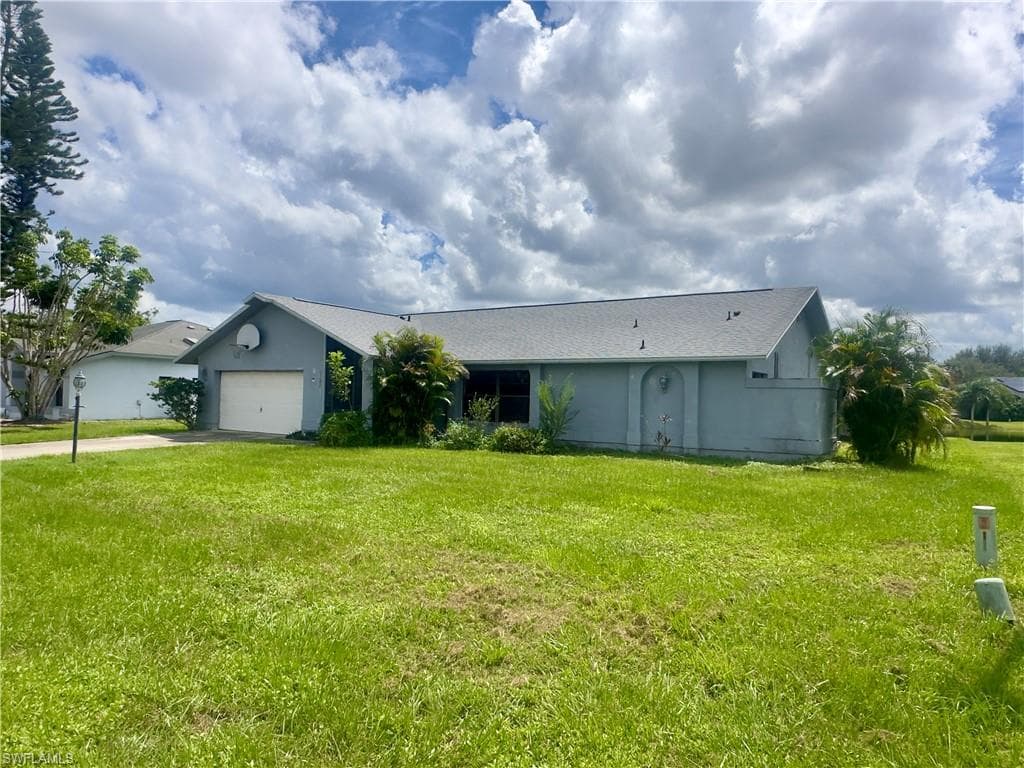 9382 Pineapple RD, FORT MYERS FL 33967-1