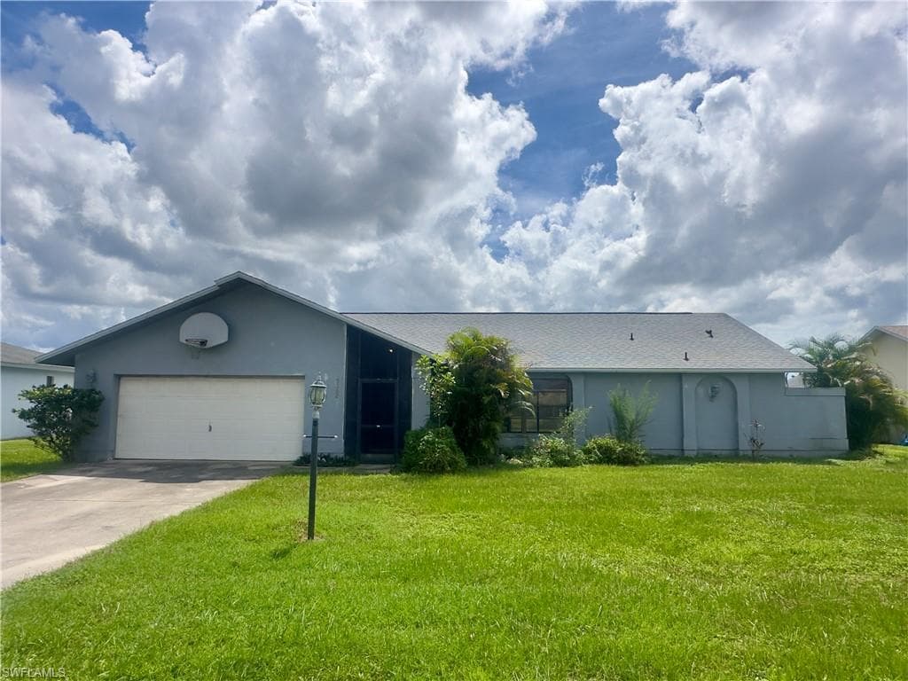 9382 Pineapple RD, FORT MYERS FL 33967-20