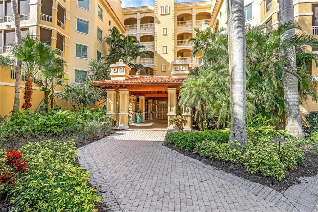 2728 Tiburon BLVD E # 302, NAPLES FL 34109-25