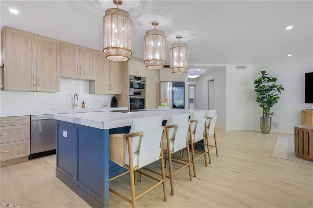 2728 Tiburon BLVD E # 302, NAPLES FL 34109-4