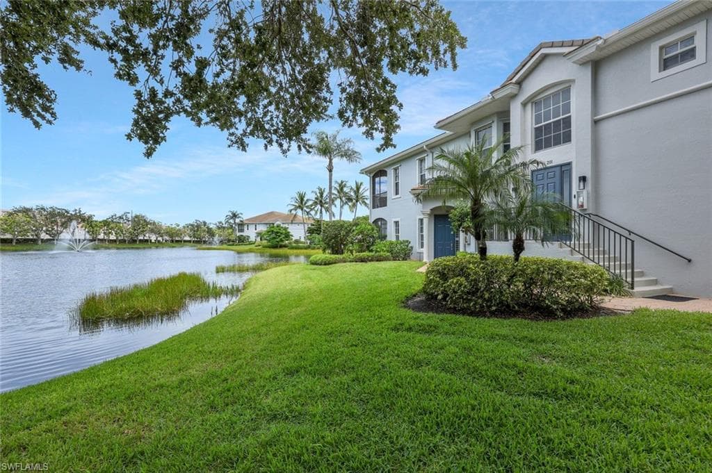 5012 Maxwell CIR # 101, NAPLES FL 34105-4