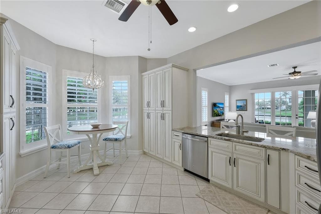 5012 Maxwell CIR # 101, NAPLES FL 34105-8