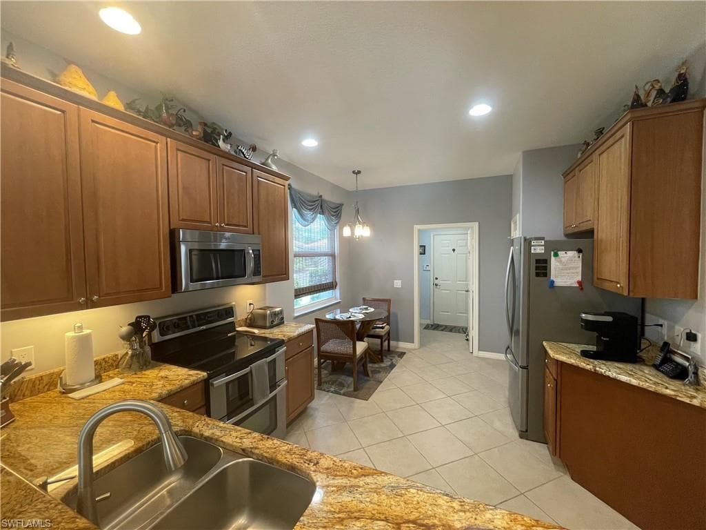 10630 Camarelle CIR-19