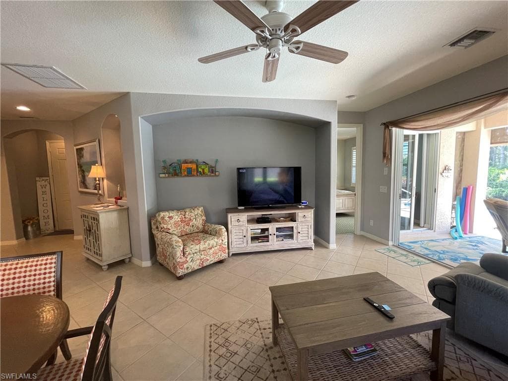 10630 Camarelle CIR-9